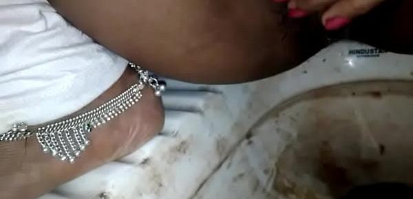  Kali bali in her toilet making video for her boyfriend